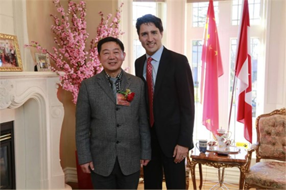 万洁环保周总与贾斯丁先生合影 万洁环保周总与贾斯丁先生合影