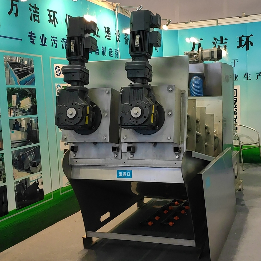 叠螺式污泥脱水机发货 (2) 叠螺式污泥脱水机发货 (2)