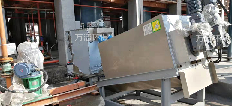 辽宁兴城叠螺式污泥脱水机安装现场 辽宁兴城叠螺式污泥脱水机安装现场