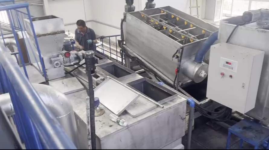 402型叠螺机和PAM2000L三槽一体制药装置 402型叠螺机和PAM2000L三槽一体制药装置